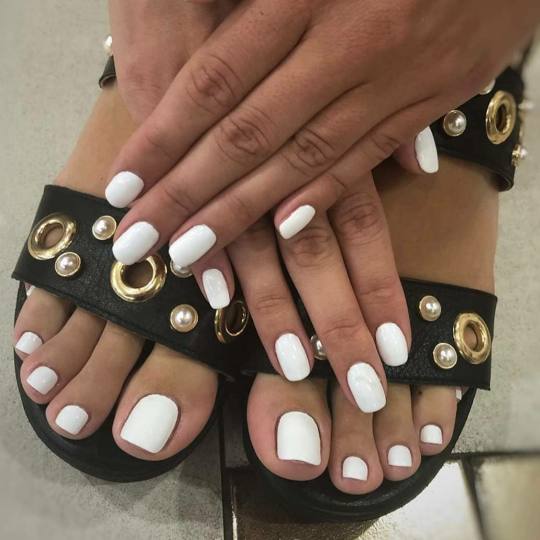 Kalina Beauty #beograd Estetski pedikir Estetski pedikir + gel lak