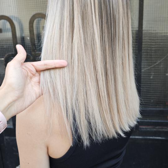 Kotenkova Studio & Education #beograd Pramenovi Blond tehnike cele dužine - kosa srednje dužine