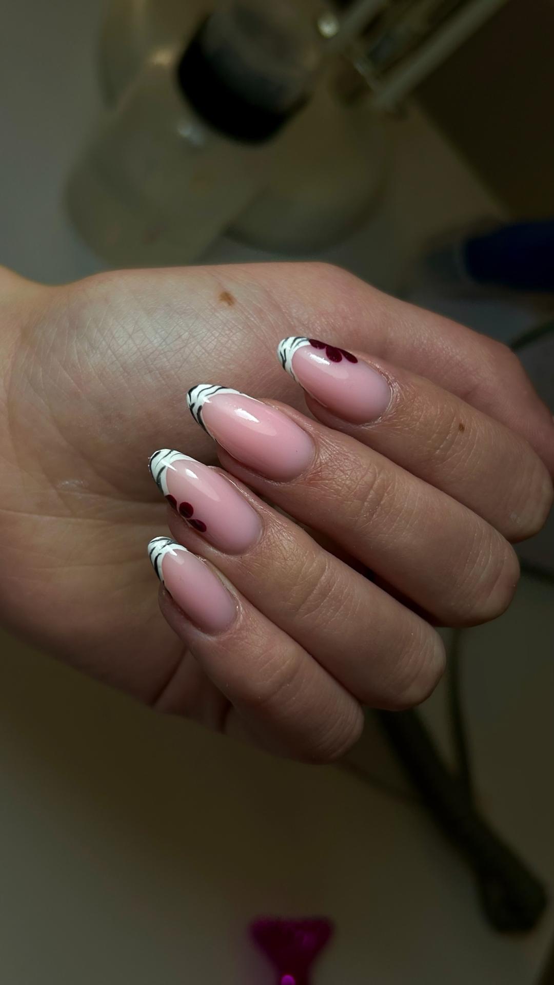 Vanilla rain beauty #beograd Korekcija noktiju Korekcija izlivanja noktiju gelom / ojačavanje gelom - M dužina