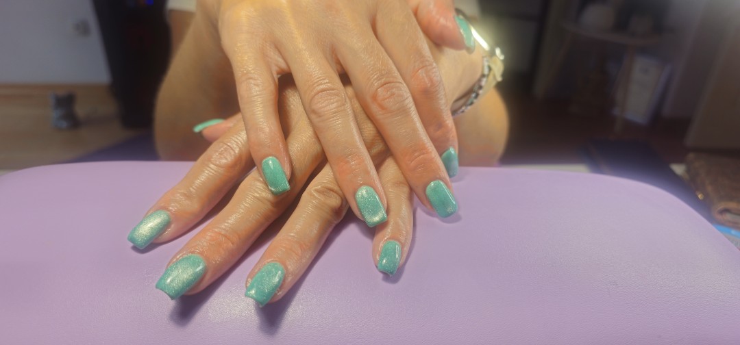 Korekcija noktiju - L dužina plus gel lak - Segula, Beograd Korekcija noktiju Nokti Korekcija noktiju, Beograd, Vukov spomenik, Đeram