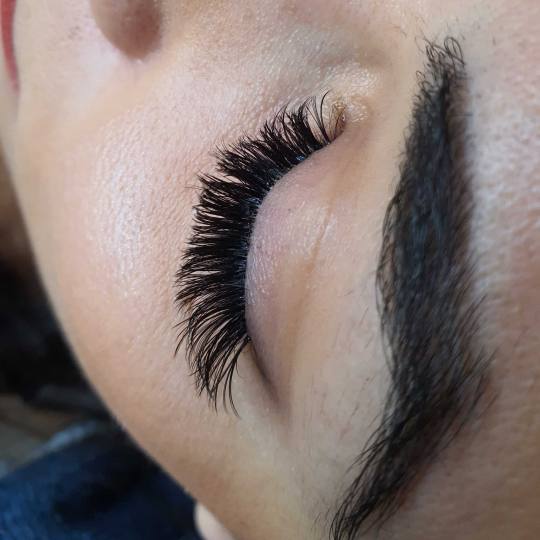 Right Beauty #beograd Nadogradnja trepavica Korekcija ruski volumen 5D - 8D