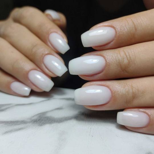 Ashanti Beauty Salon & Academy #beograd Ojačavanje noktiju Ojačavanje prirodnih noktiju gelom - bo