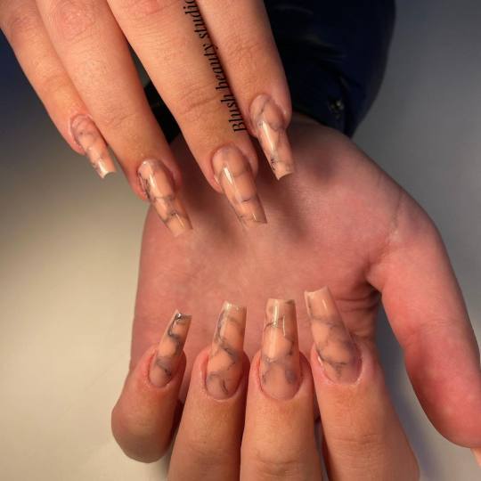 Blush Beauty Studio #beograd Izlivanje noktiju Izlivanje noktiju gelom + gel u boji - S dužina