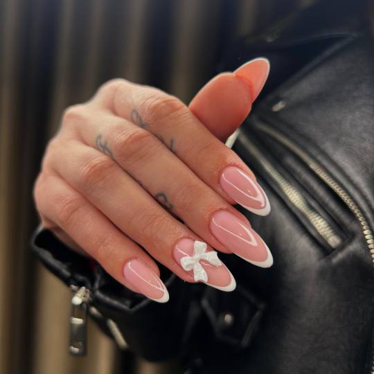 MN Beauty studio #beograd Ojačavanje noktiju Korekcija noktiju / ojačavanje noktiju / rubber baza