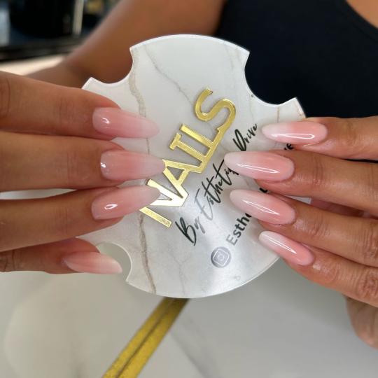 Esthetique Privé #beograd Izlivanje noktiju Izlivanje noktiju gelom - L dužina
