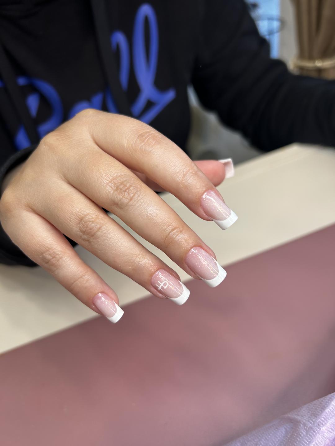 Korekcija izlivanja noktiju gelom - M dužina - Mila Beauty Centar, Beograd Izlivanje noktiju Nokti Izlivanje noktiju, Beograd, Bežanijska kosa, Bežanija, Ledine, Surčin