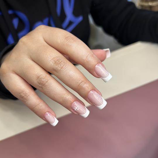 Mila Beauty Centar #beograd Izlivanje noktiju Korekcija izlivanja noktiju gelom - M dužina Nokti