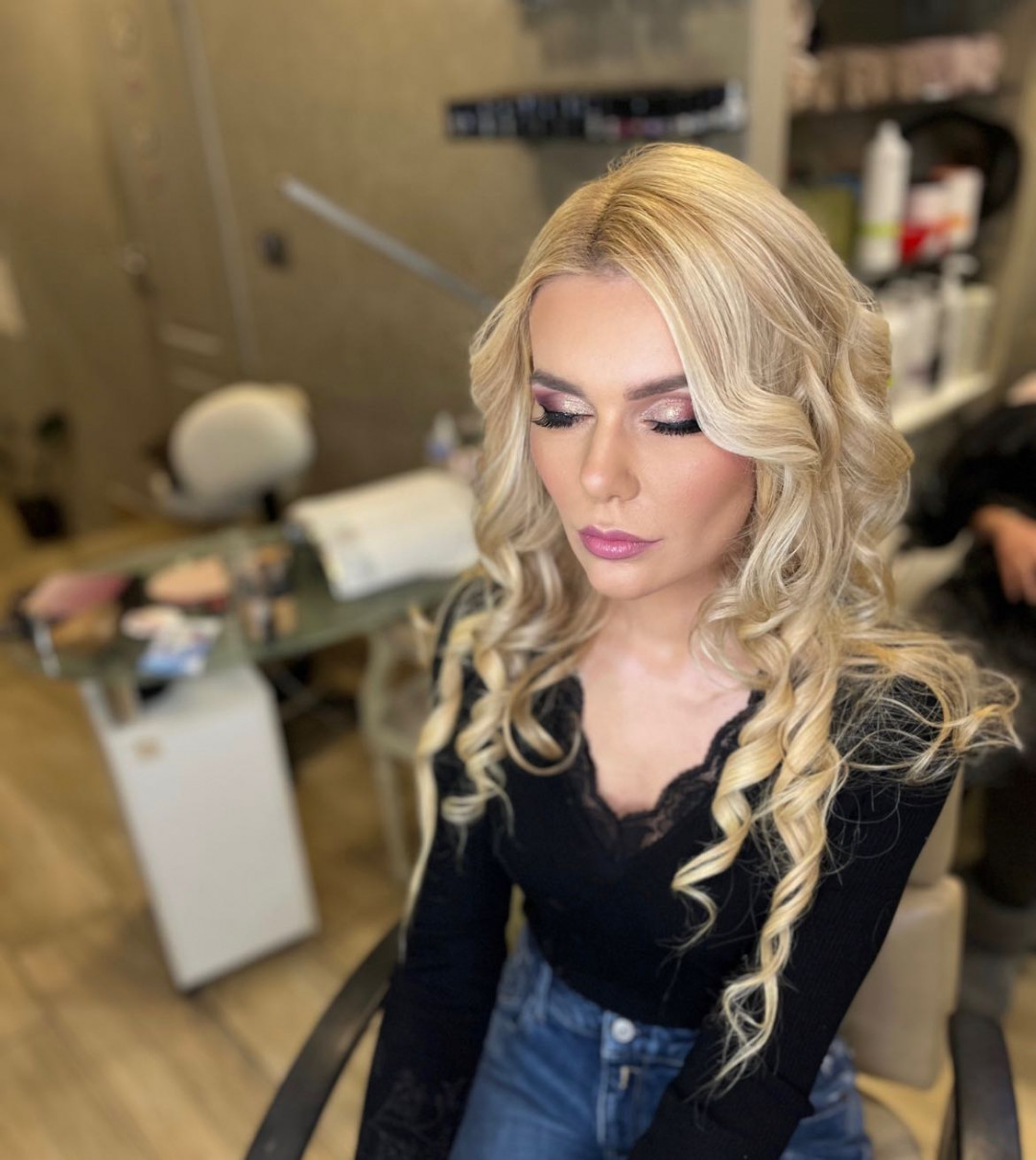 Bibi beauty centar #beograd Make-up / šminkanje Profesionalno šminkanje + veštačke trepavice + svečana frizura