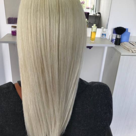 Kristal 28-A #beograd Pranje kose Farbanje i Revlon tretman za reparaciju kose Revlon tretman za neg