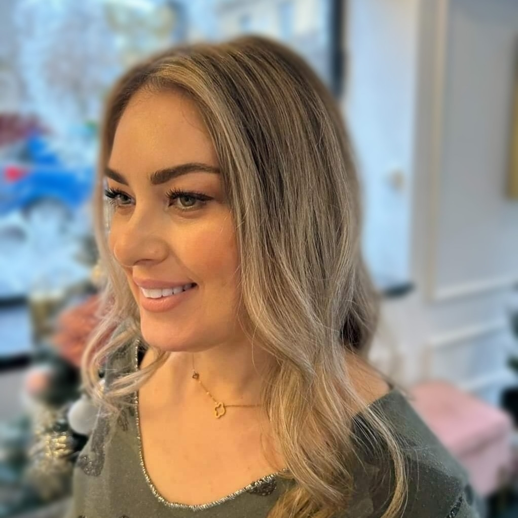 Esthetique Privé #beograd Pramenovi GOLDWELL Površinski pramenovi + preliv + feniranje - duga kosa
