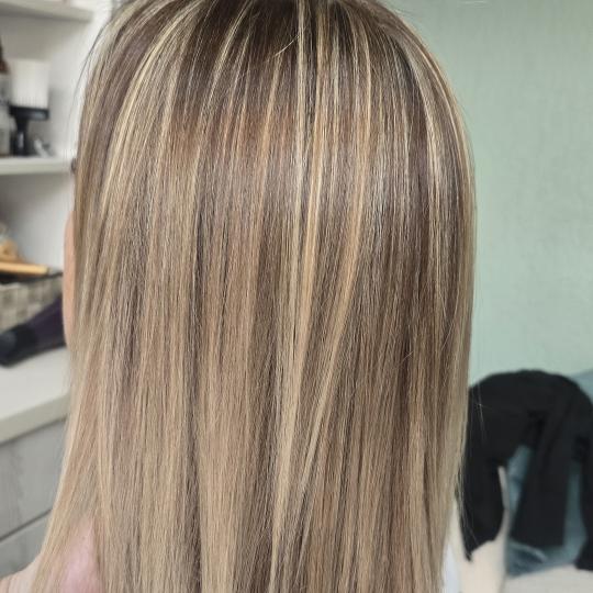 Lilla #novisad Pramenovi Dopuna pramenova + feniranje - gornja kocka