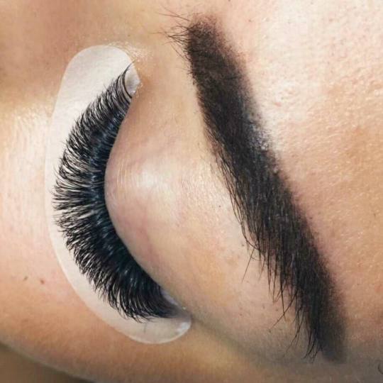 Right Beauty #beograd Nadogradnja trepavica Nadogradnja trepavica - ruski volumen 5D - 8D
