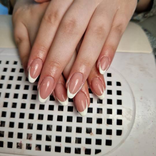 Butik Lepote #beograd Korekcija noktiju Korekcija noktiju gel boja ili frenc + aparatni manikir - M 