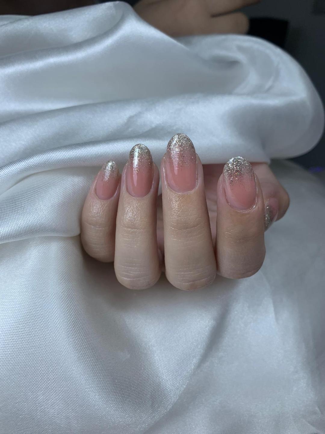 La Hermosa Beauty Studio #beograd Korekcija noktiju Korekcija izlivanja noktiju gelom - M dužina