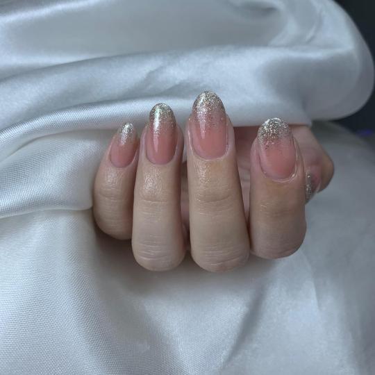 La Hermosa Beauty Studio #beograd Korekcija noktiju Korekcija izlivanja noktiju gelom - M dužina