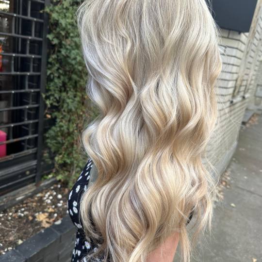 Hair Apartment Minjović #beograd Pramenovi Olaplex HL + olaplex tretman + skraćivanje krajeva - ek