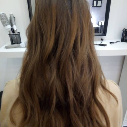 Salon Klinik #beograd Feniranje i stilizovanje Feniranje lokne / talase - kratka / kosa srednje duž
