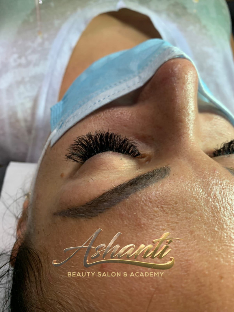 Ashanti Beauty Salon & Academy #beograd Nadogradnja trepavica Nadogradnja svilenih trepavica - ruski volumen 4 / 8D