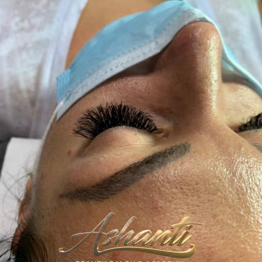 Ashanti Beauty Salon & Academy #beograd Nadogradnja trepavica Nadogradnja svilenih trepavica - ruski