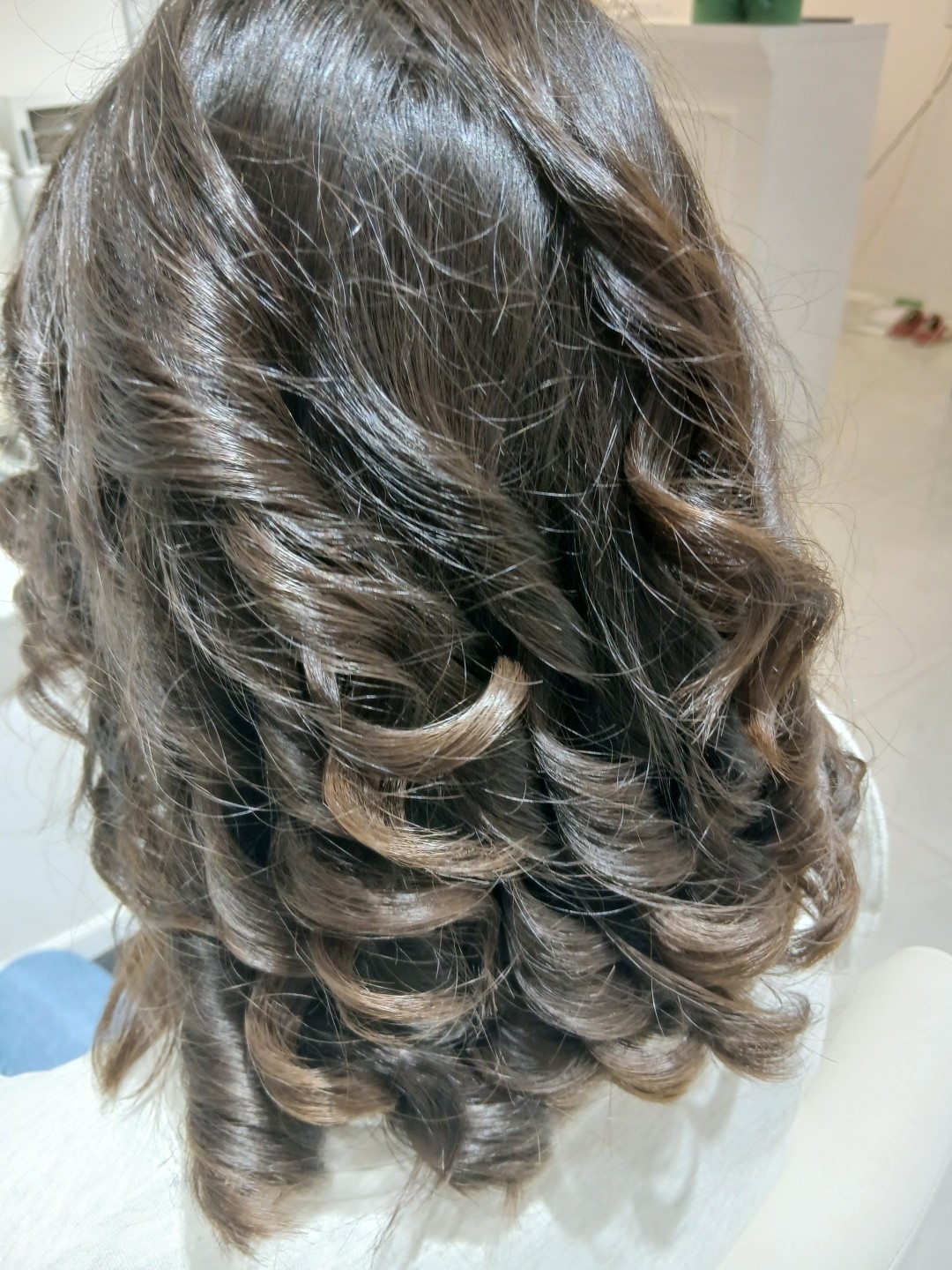 Dve mace 2 #beograd Feniranje i stilizovanje Feniranje na lokne - kosa srednje dužine