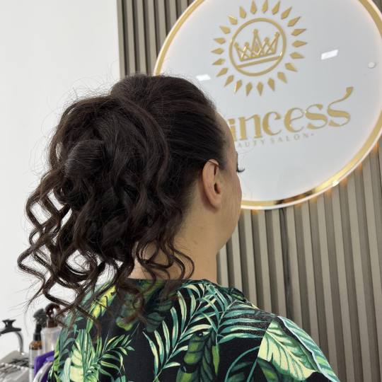 Princess beauty #nis Farbanje kose Svečana frizura - Punđa sa loknama