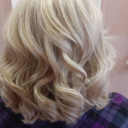 Salon Soul #beograd Farbanje kose Sa šišanjem i feniranjem Uslužno farbanje izrastka