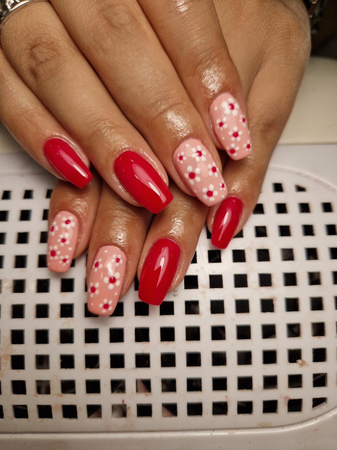 Butik Lepote #beograd Korekcija noktiju Korekcija noktiju gel boja ili frenc + aparatni manikir - M dužina