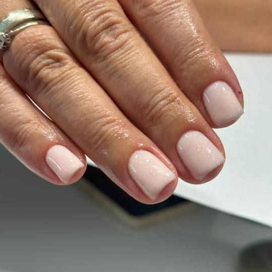 aBeauty Salon Lepote #beograd Manikir Ruski manikir + gel lak Priuštite sebi opuštajući manikir i