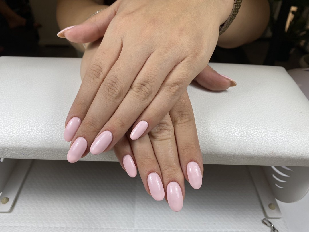 Monstera beauty salon #beograd Izlivanje noktiju Izlivanje noktiju gelom - M dužina noktiju