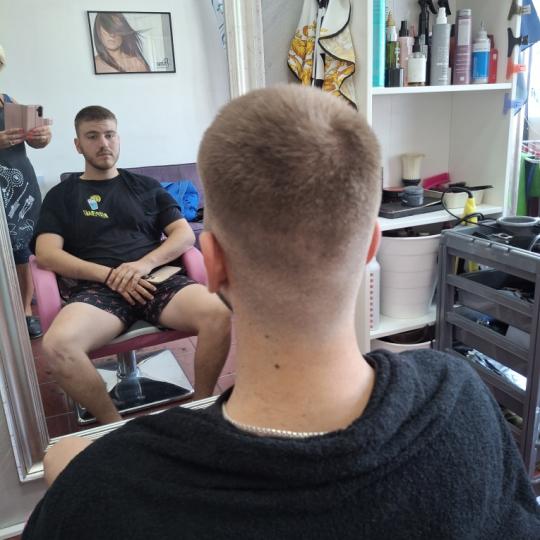 Beauty Hair Ma&Mi #beograd Muško šišanje Muško šišanje makazama i mašinicom usluga za muškar