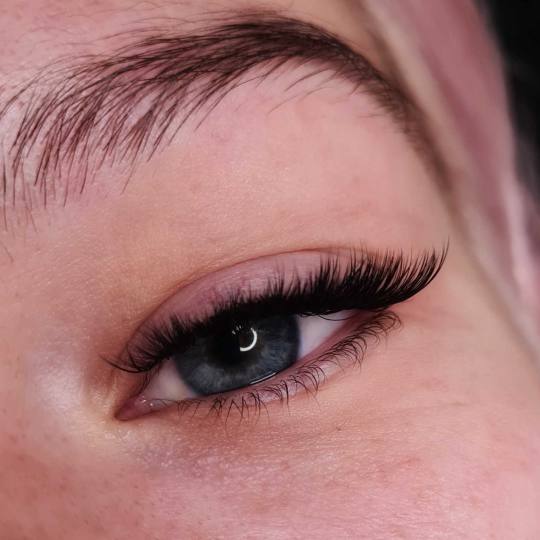 Right Beauty #beograd Nadogradnja trepavica Nadogradnja trepavica - ruski volumen 5D - 8D