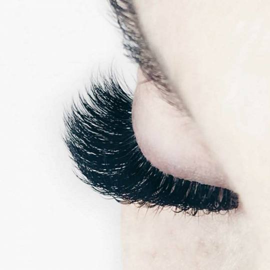Right Beauty #beograd Nadogradnja trepavica Nadogradnja trepavica - ruski volumen 5D - 8D