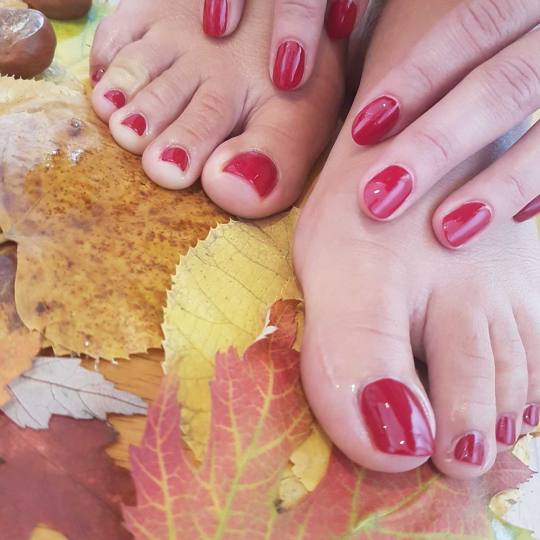 Unna Centar #beograd Estetski pedikir #manikirpedikirgellak Spa pedikir + gel lak CUCCIO COLOUR VENE