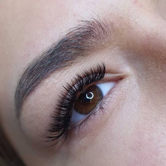Right Beauty #beograd Nadogradnja trepavica Nadogradnja trepavica - ruski volumen 5D - 8D