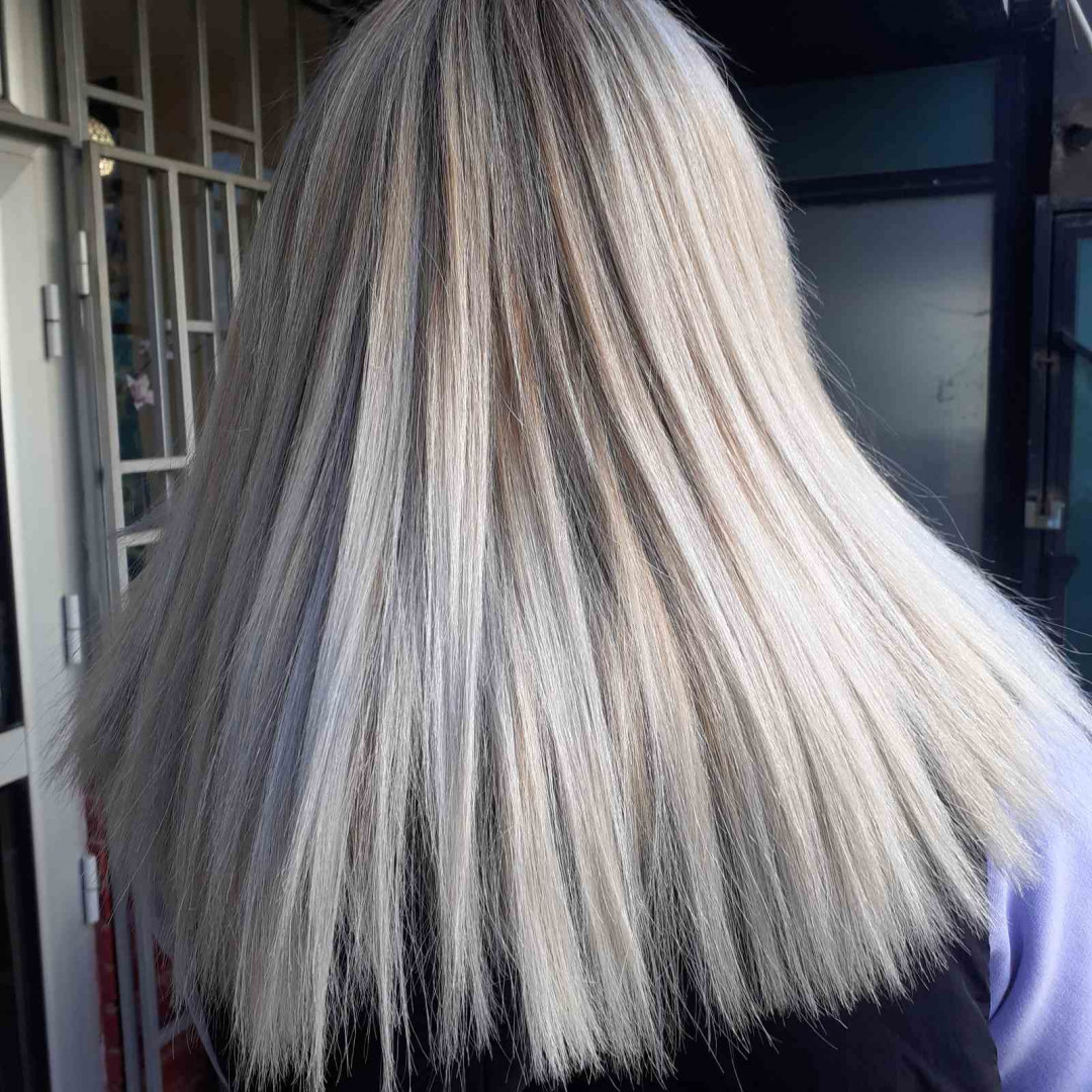 Salon Lepote Kaja #beograd Farbanje kose Preliv cele dužine - kosa srednje dužine