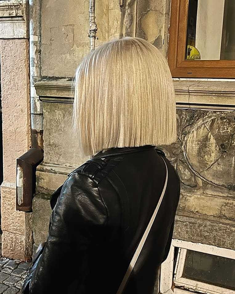 Headroom #beograd Blajhanje kose Blajhanje cele dužine + preliv - kosa srednje dužine
