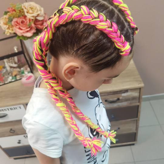 Sanja Afro Frizerka #nis Pletenice, kike, punđe Riblje kosti nadogradnja vunicom (dve)