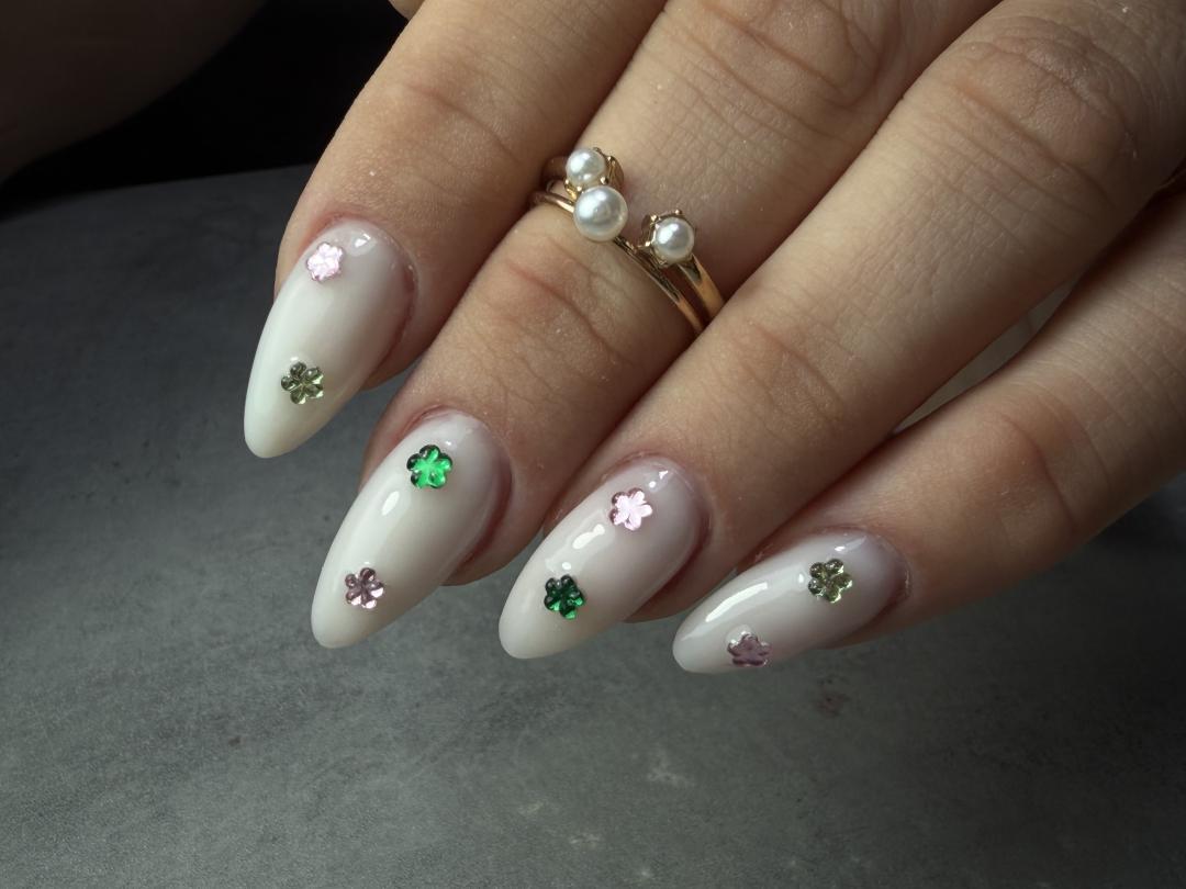 Korekcija izlivanja noktiju gelom - M dužina - Elle beauty center, Novi Sad Izlivanje noktiju Nokti Izlivanje noktiju, Novi Sad, Grbavica, Liman, Adamićevo