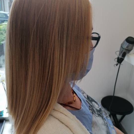 Salon Klinik #beograd Žensko šišanje Zensko sisanje i feniranje duge kose