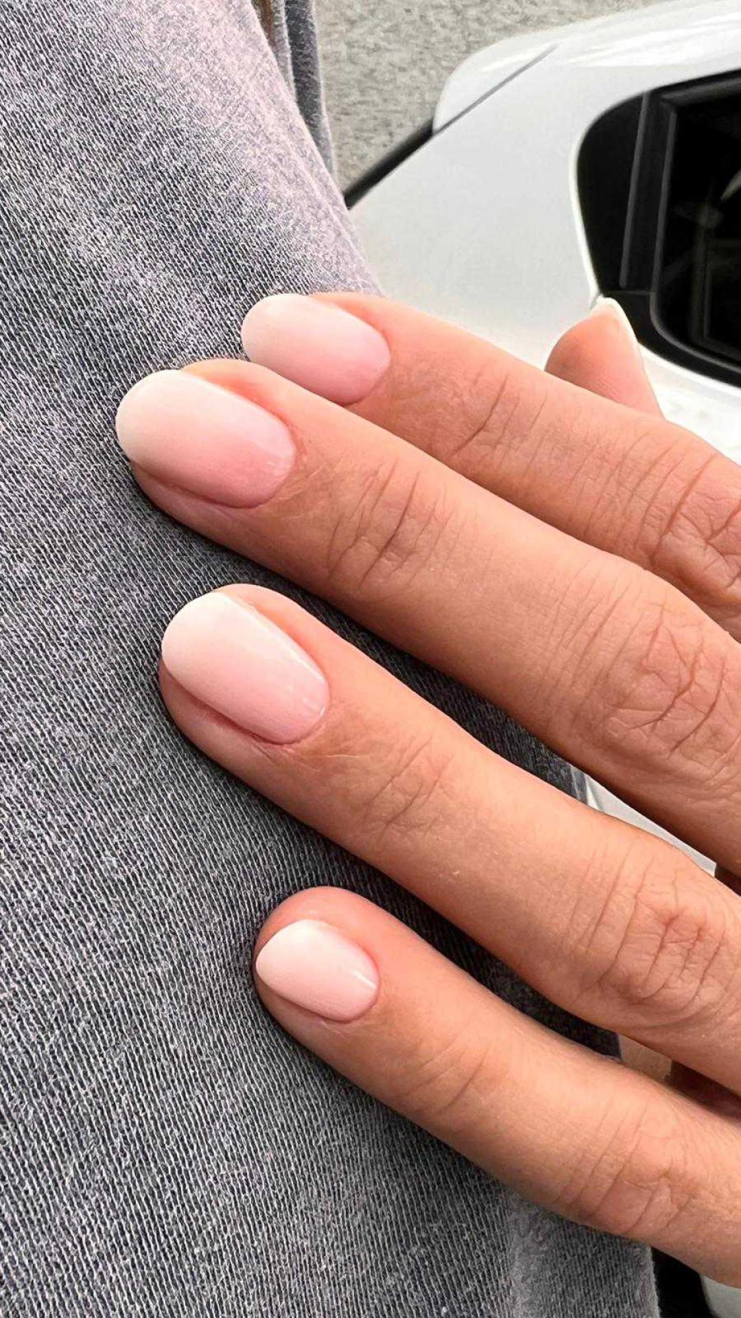 Studio TT #beograd Ojačavanje noktiju Ojačavanje prirodnih noktiju gelom - S / M dužina