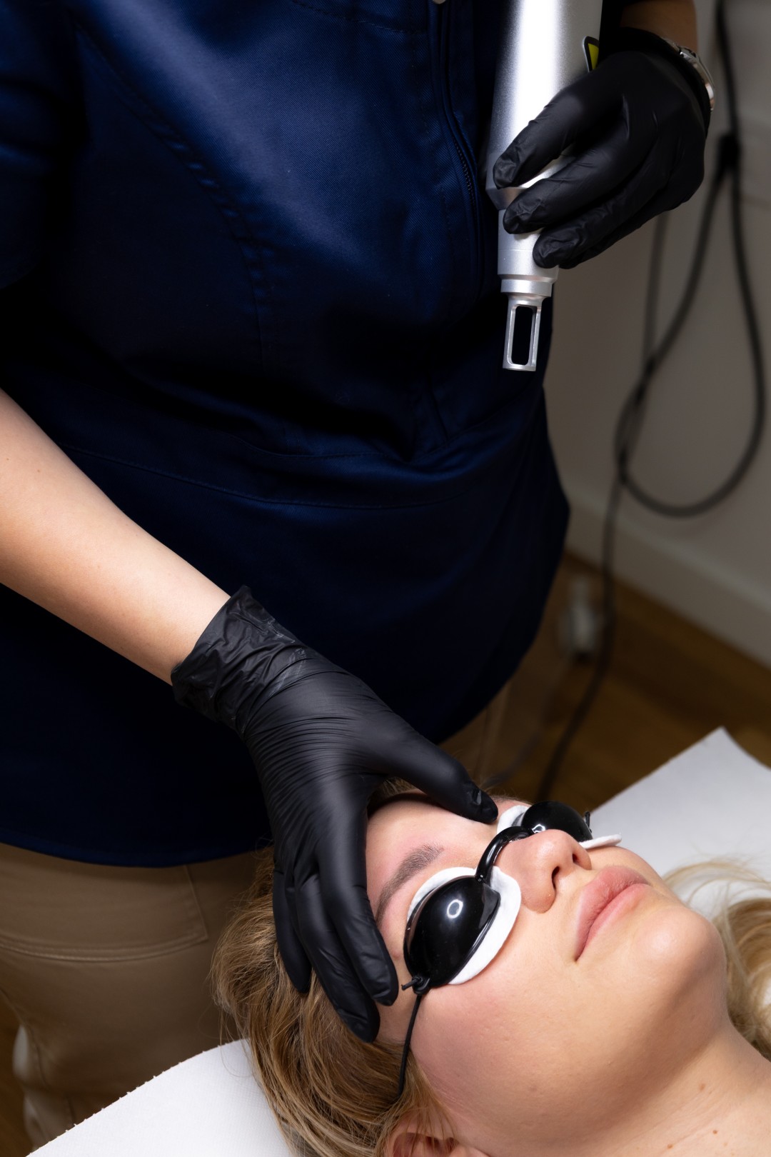 Lasersko uklanjanje obrva - Brow & Glow, Novi Sad Laserski tretmani lica Lice Laserski tretmani lica, Novi Sad, Veternik