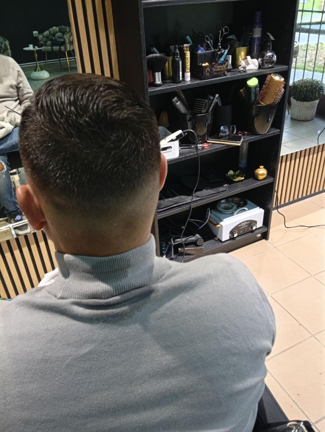Muško šišanje - Glamour Luxury Studio 88, Pančevo Muško šišanje Muški frizeri Muško šišanje, Pančevo, Centar