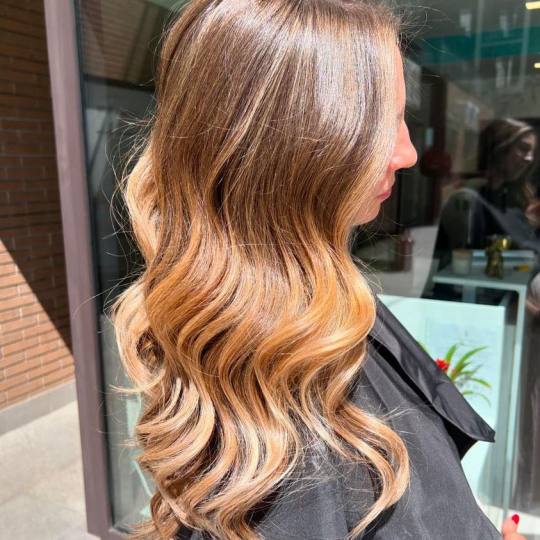 Dream Hair Studio #beograd Feniranje i stilizovanje Feniranje na talase - duga kosa