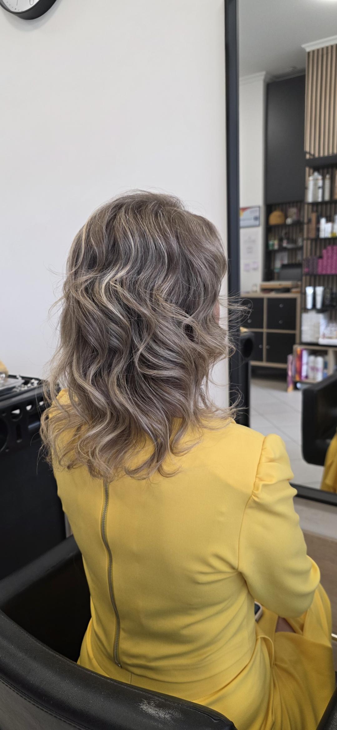 Lokne na kupu / presu / figaro - kosa srednje dužine - Tesoro Capelli, Novi Sad Svečane i frizure za svadbu Frizerski saloni Svečane i frizure za svadbu, Novi Sad, Telep, Adice, Bistrica