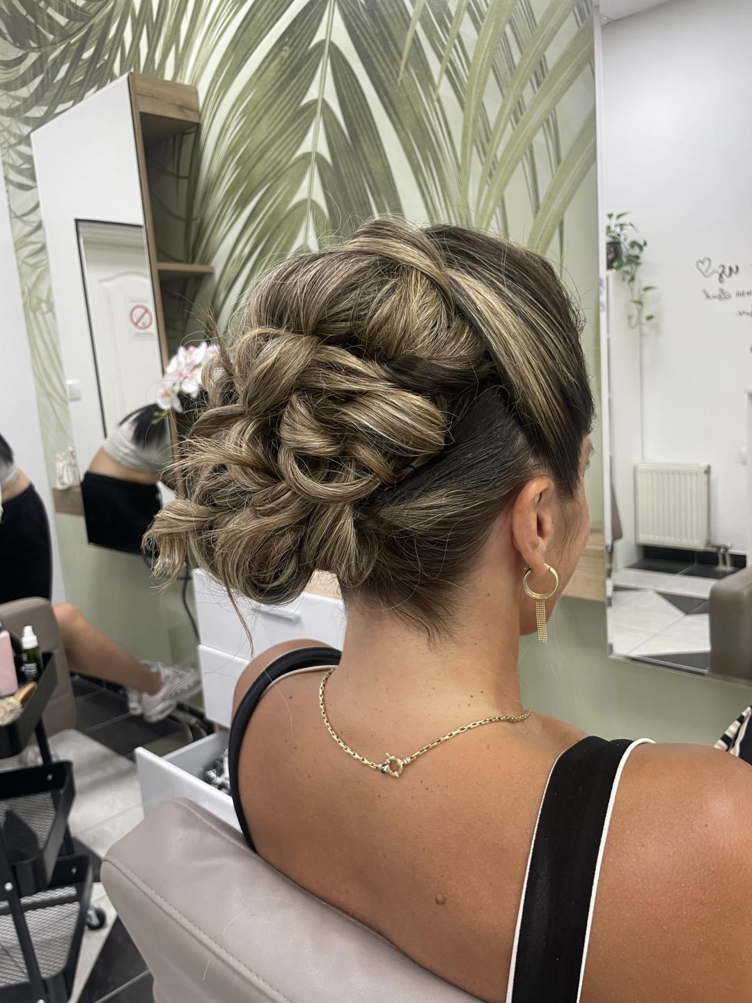 Svečana frizura - duga kosa - BeautyFull Studio Lepote, Novi Sad Svečane i frizure za svadbu Frizerski saloni Svečane i frizure za svadbu, Novi Sad, Grbavica, Liman, Adamićevo naselje