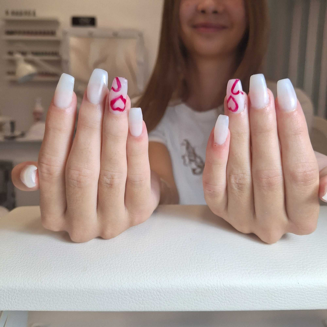 Monstera beauty salon #beograd Izlivanje noktiju Izlivanje noktiju gelom - L dužina noktiju