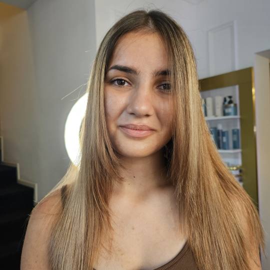 Esthetique Privé #beograd Pramenovi Pramenovi na foliju +Preliv + Feniranje +Šišanje +Black Cavia