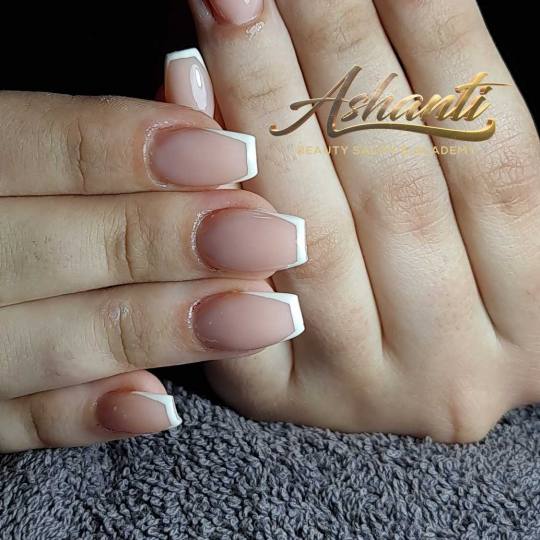 Ashanti Beauty Salon & Academy #beograd Ojačavanje noktiju Ojačavanje prirodnih noktiju gelom - fr