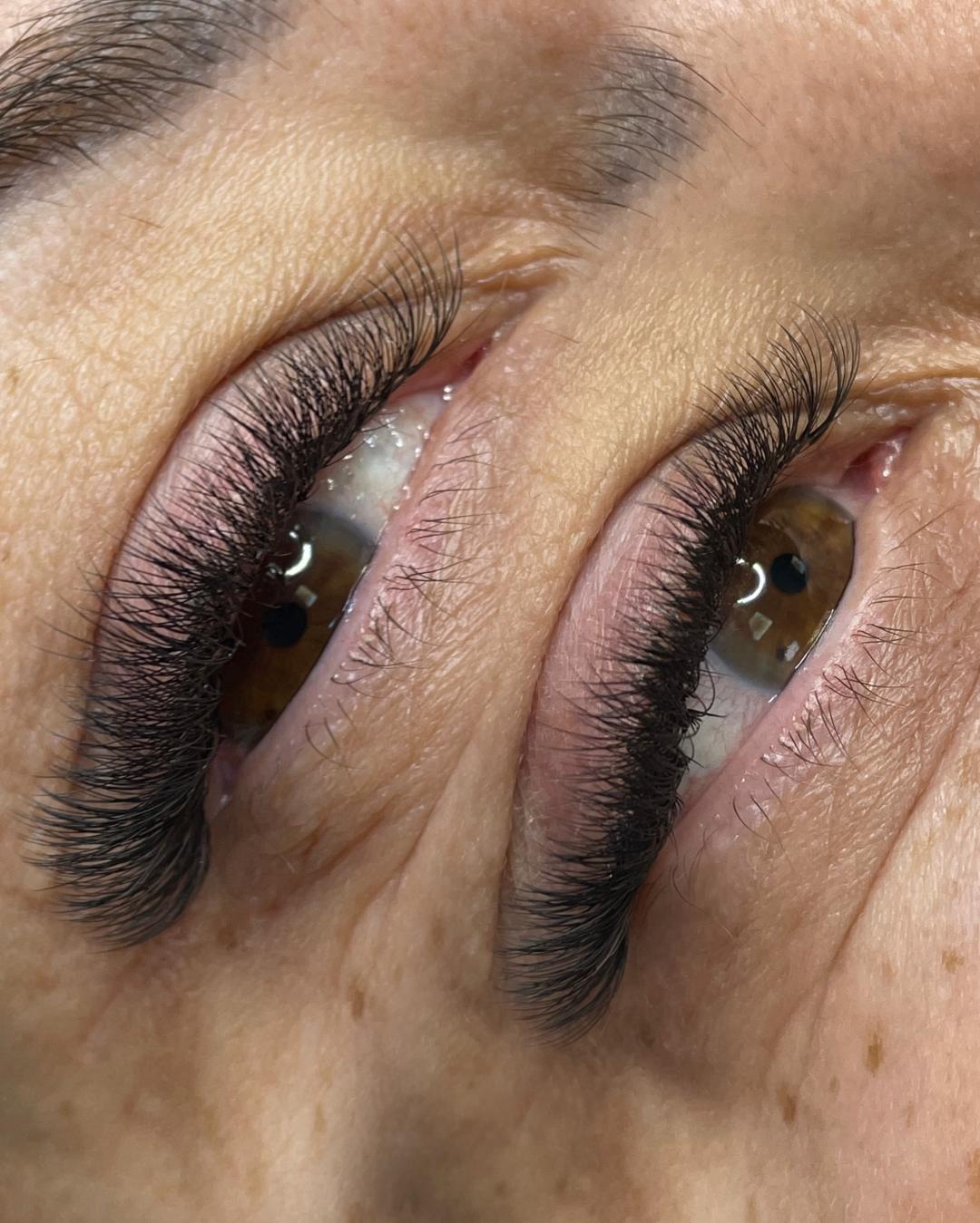 Nadogradnja svilenih trepavica - ruski volumen - Mask, Beograd Nadogradnja trepavica Lice Nadogradnja trepavica, Beograd, Žarkovo, Cerak, Bele vode