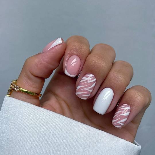 Esthetique Privé #beograd Izlivanje noktiju Izlivanje noktiju gelom M dužina